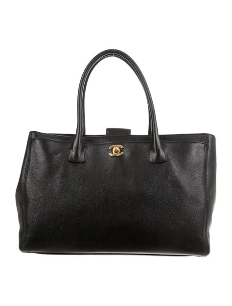 chanel executive tote size